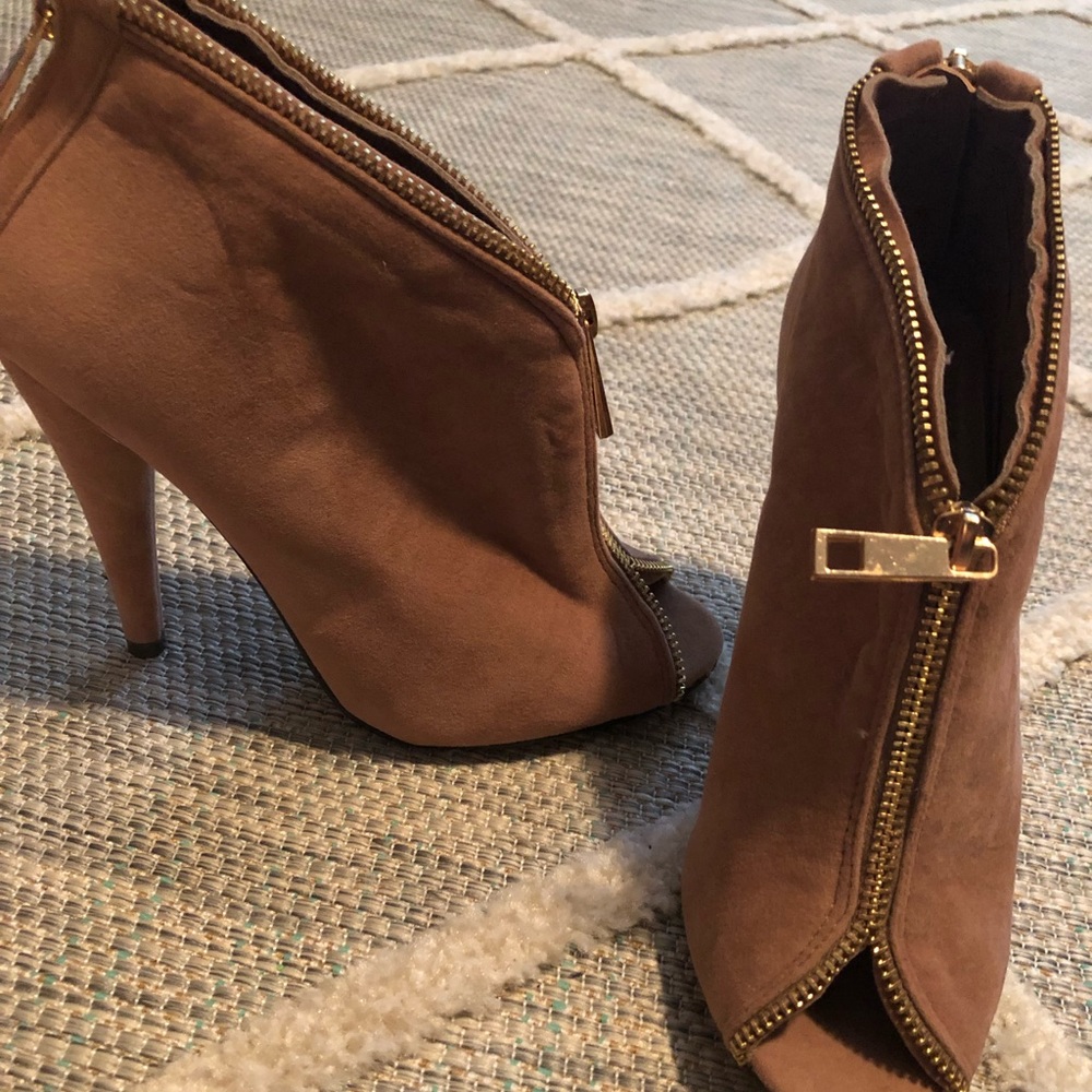 Beige heels